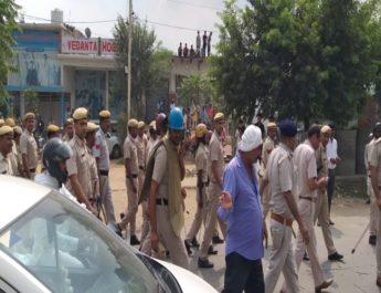 हरियाणा चुनाव : भाजपा-जजपा कार्यकर्ता आपस मे भिड़े, दर्जनों गाड़ियां तोड़ीं, CISF तैनात 2 Hello Uttarakhand News »