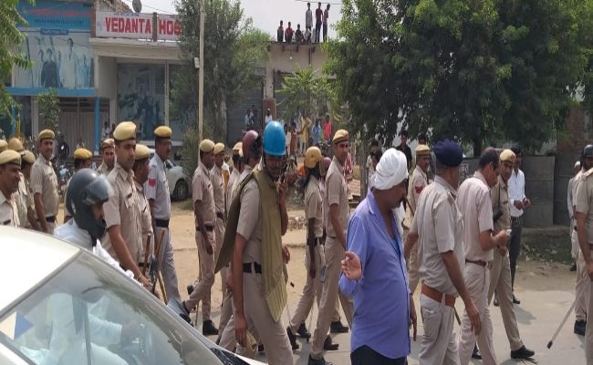 हरियाणा चुनाव : भाजपा-जजपा कार्यकर्ता आपस मे भिड़े, दर्जनों गाड़ियां तोड़ीं, CISF तैनात 1 Hello Uttarakhand News »