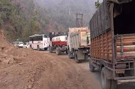 ऋषिकेश गंगोत्री हाईवे देर रात से बंद, दोनों ओर 25 से ज्यादा वाहन फंसे 2 Hello Uttarakhand News »