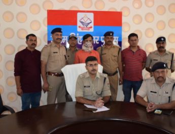 उत्तराखंड : प्रेमी ने की थी विवाहित प्रेमिका की निर्मम हत्या , बांग्लादेश से गिरफ्तार 3 Hello Uttarakhand News »