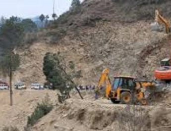 ऋषिकेश गंगोत्री हाईवे देर रात से बंद, दोनों ओर 25 से ज्यादा वाहन फंसे 3 Hello Uttarakhand News »