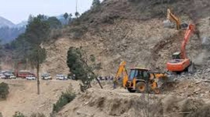 ऋषिकेश गंगोत्री हाईवे देर रात से बंद, दोनों ओर 25 से ज्यादा वाहन फंसे 1 Hello Uttarakhand News »