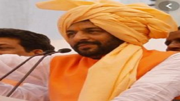 टीवी एंकर के सवाल पर भड़के गोपाल कांडा, लाइव डिबेट शो छोड़ भागे 1 Hello Uttarakhand News »