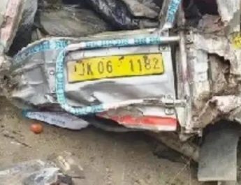 दर्दनाक हादसा: खाई में गिरा वाहन 16 लोगों की मौत, कई घायल 4 Hello Uttarakhand News »