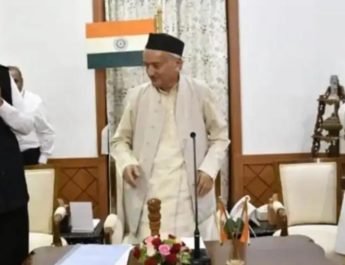 महाराष्ट्र: देवेंद्र फडणवीस ने ली मुख्यमंत्री पद की शपथ, एनसीपी अध्यक्ष बोले- बीजेपी को समर्थन का फैसला पार्टी का नहीं 2 Hello Uttarakhand News &raquo;