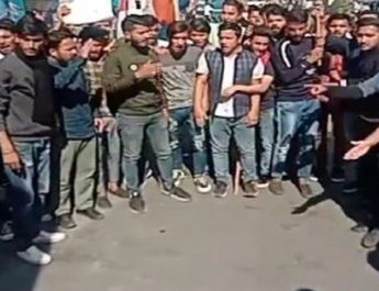 फीस बढ़ोतरी के विरोध में सड़कों पर उतरे NSUI के छात्र, फूंका मंत्री का पुतला 2 Hello Uttarakhand News »