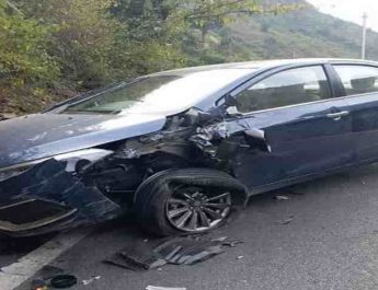 रानीखेत: एक्‍सीडेंट के बाद कार में ही बैठे घालय युवकों से तमंचा दिखाकर मोबाइल और कैश लूटा 3 Hello Uttarakhand News »