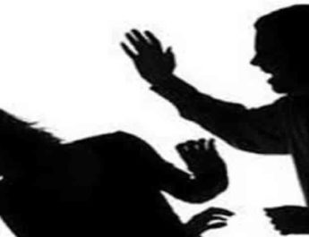 पति ने पहले पत्नी को बेरहमी से पीटा फिर चाकू लेकर दौड़ाया, गिरफ्तार 3 Hello Uttarakhand News »