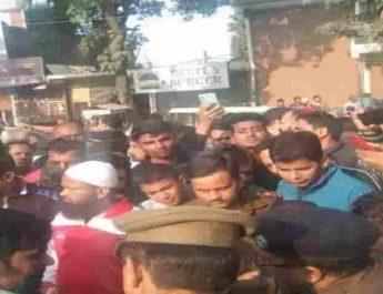 अनियंत्रित डंपर ने ड्यूटी जा रहे युवक को कुचला,मौके पर मौत 4 Hello Uttarakhand News »