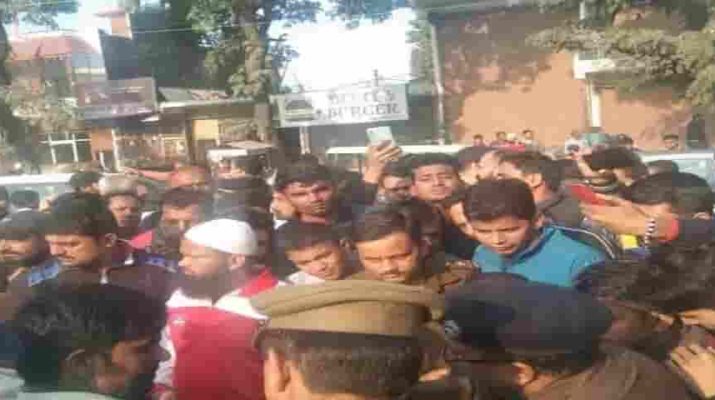 अनियंत्रित डंपर ने ड्यूटी जा रहे युवक को कुचला,मौके पर मौत 1 Hello Uttarakhand News »