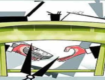 आरटीओ ऑफिस में विजिलेंस ने मारा छापा, बाबू की कुर्सी पर बैठकर रिश्वत लेते दलाल पकड़ा जानिए पूरी खबर 2 Hello Uttarakhand News &raquo;