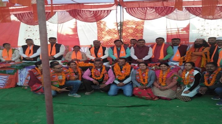 पिथौरागढ़: नवनिर्वाचित जिला पंचायत उपाध्यक्ष कोमल मेहता भाजपा शामिल, 6 ग्राम प्रधान सहित 2 बीडीसी मेम्बर भी शामिल 1 पिथौरागढ़: नवनिर्वाचित जिला पंचायत उपाध्यक्ष कोमल मेहता भाजपा शामिल, 6 ग्राम प्रधान सहित 2 बीडीसी मेम्बर भी शामिल 1 Hello Uttarakhand News »