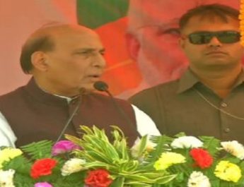 जम्मू कश्मीर का नहीं होगा अलग झंडा, कहा - देश में सिर्फ एक प्रधानमंत्री होगा-राजनाथ सिंह 3 Hello Uttarakhand News »