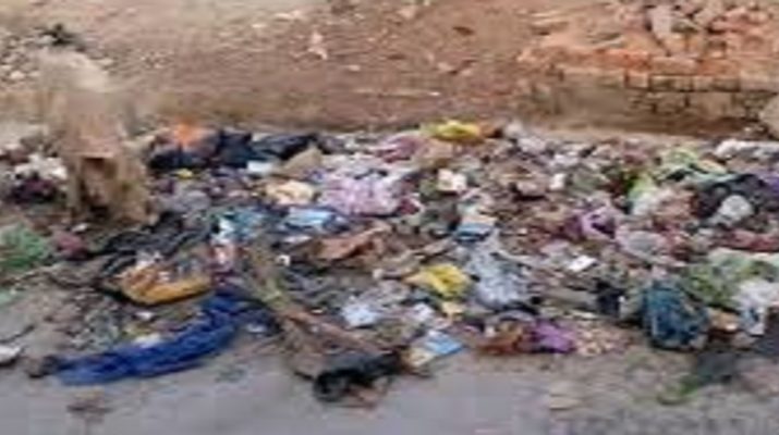 वेतन न मिलने से परेशान कर्मचारियों ने मंत्रियों के घर के आगे लगाया कूड़े का ढेर 1 Hello Uttarakhand News »