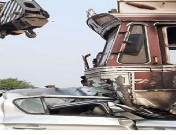 भीषण सड़क हादसा, दो वाहनों की टक्कर में 7 लोगों की मौत, कई घायल 3 Hello Uttarakhand News »