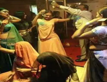 डांस बार में छापा मारकर पुलिस ने पांच महिलाओं को कराया मुक्त, 7 लोग गिरफ्तार 3 Hello Uttarakhand News »