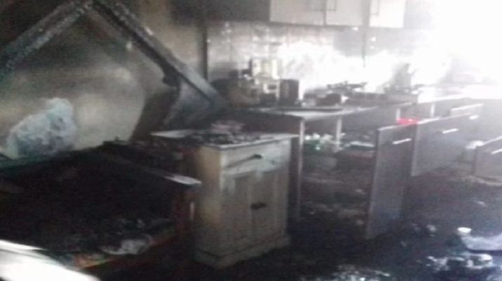 देहरादून: अपार्टमेंट के फ्लैट में लगी भीषण आग, लाखों का सामान जलकर राख 1 देहरादून: अपार्टमेंट के फ्लैट में लगी भीषण आग, लाखों का सामान जलकर राख 1 Hello Uttarakhand News »