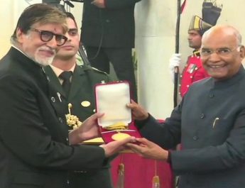 अमिताभ बच्‍चन को 'दादा साहब फाल्‍के अवार्ड', राष्‍ट्रपति ने किया सम्‍मानित 2 Hello Uttarakhand News »