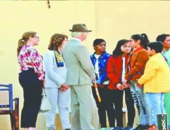 ऋषिकेश में स्वीडन के राजा-रानी के सामने बच्ची ने खोली पोल, अधिकारी सन्न 3 Hello Uttarakhand News »