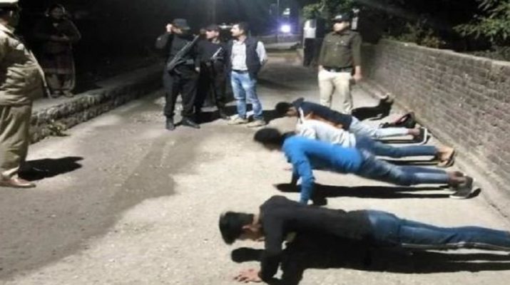 उत्तराखंड: PUBG खेल रहे युवाओं की पुलिस ने ली जमकर क्लास, छूटे पसीने 1 उत्तराखंड: PUBG खेल रहे युवाओं की पुलिस ने ली जमकर क्लास, छूटे पसीने 1 Hello Uttarakhand News »