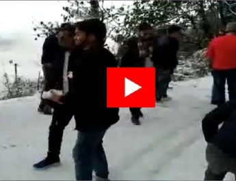 मसूरी-धनोल्टी में बर्फबारी, लुफ्त उठाने पहुंचे बड़ी संख्या में पर्यटक, व्यापारियों के खिले चेहरे 1 Hello Uttarakhand News »