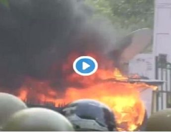 यूपी में हिंसक प्रदर्शन, पुलिस की गाड़ियां जलाई; सीएम योगी बोले- उपद्रवियों की संपत्ति जब्त कर होगी भरपाई 4 Hello Uttarakhand News »