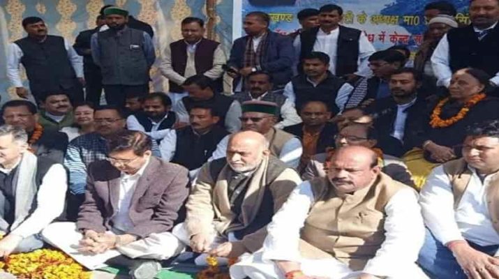 टीएचडीसी के विनिवेश पर भड़के कांग्रेसी किया धरना प्रदर्शन 1 Hello Uttarakhand News »