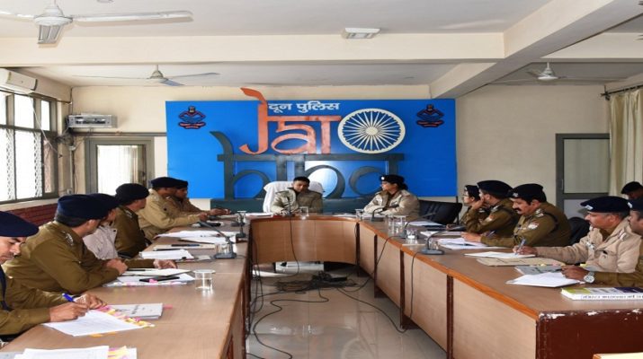 सीएए को लेकर शान्ति व्यवस्था बनाये,बिना कारण विवेचना लम्बित रखने पर नपेंगे थानेदार-एसएसपी 1 सीएए को लेकर शान्ति व्यवस्था बनाये,बिना कारण विवेचना लम्बित रखने पर नपेंगे थानेदार-एसएसपी 1 Hello Uttarakhand News »