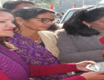 आंगनबाड़ी कार्यकत्रियों ने भीख मांग एकत्र किया चंदा, जानिए वजह 3 Hello Uttarakhand News »