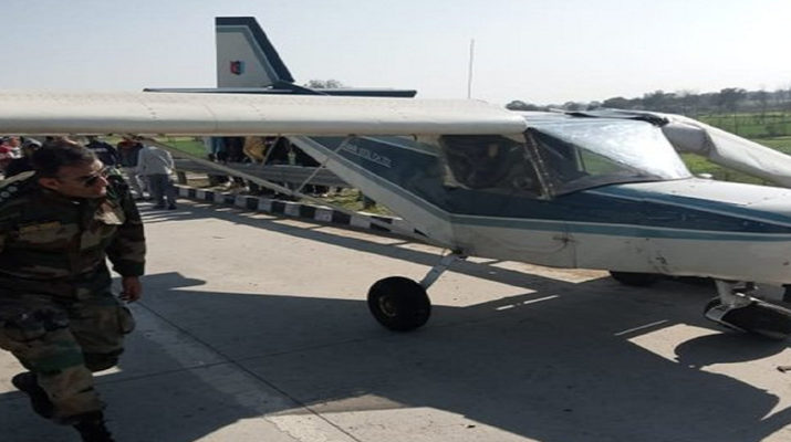 एक्सप्रेस वे पर करानी पड़ी एयरक्राफ्ट की इमरजेंसी लैंडिंग, ये थी वजह.. 1 Hello Uttarakhand News »