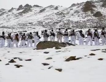 माइनस 20 डिग्री तापमान पर जवानों ने लहराया तिरंगा 3 Hello Uttarakhand News »