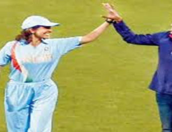 क्रिकेट के मैदान पर अनुष्का शर्मा ने रखा कदम, निभाएंगी भारतीय कप्तान की भूमिका! 4 Hello Uttarakhand News »