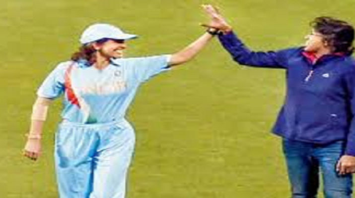 क्रिकेट के मैदान पर अनुष्का शर्मा ने रखा कदम, निभाएंगी भारतीय कप्तान की भूमिका! 9 Hello Uttarakhand News » Page 2 of 16