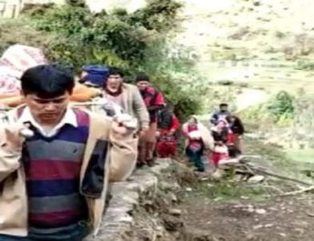 उत्तराखंड: गाँव में सड़क न होने की वजह से गर्भवती ने खेत में दिया बच्चे को जन्म 3 Hello Uttarakhand News &raquo;