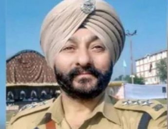 आतंकियों के साथ पकड़ा गया DSP देवेंद्र सस्पेंड 3 Hello Uttarakhand News &raquo;