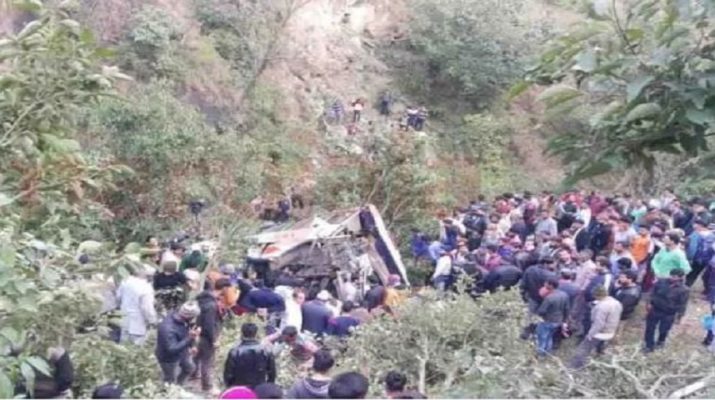 खाई में गिरी बस, दर्दनाक हादसे में 9 लोगों की मौत, 39 घायल 1 Hello Uttarakhand News »