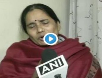 फूट-फूटकर रोईं निर्भया की मां, भाजपा और आप पर भड़कीं, कहा- बच्ची की मौत पर राजनीति ठीक नहीं 4 Hello Uttarakhand News »