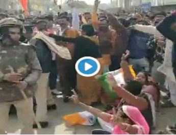 CAA समर्थन रैली में महिला डिप्टी कलेक्टर से प्रदर्शनकारियों ने की अभ्रदता 3 Hello Uttarakhand News »