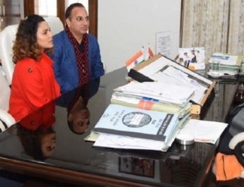 उत्तराखंड में जल्द होगी एक और हिंदी फिल्म की शूटिंग, सीएम त्रिवेंद्र से मिले निर्माता/निर्देशक व अभिनेत्री 3 Hello Uttarakhand News »