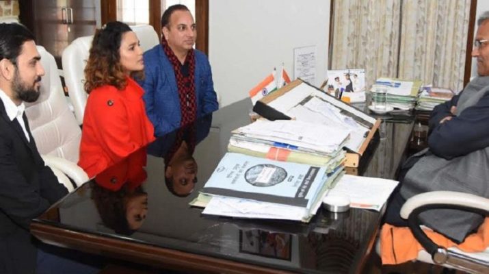 उत्तराखंड में जल्द होगी एक और हिंदी फिल्म की शूटिंग, सीएम त्रिवेंद्र से मिले निर्माता/निर्देशक व अभिनेत्री 1 Hello Uttarakhand News »