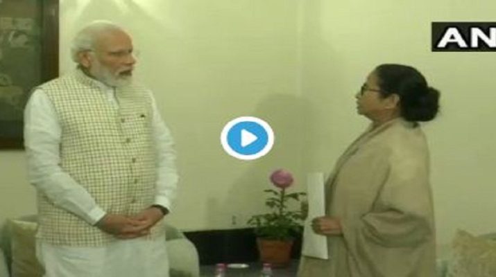 CAA विरोध-प्रदर्शनों के बीच कोलकाता में पीएम मोदी-सीएम ममता बनर्जी की मुलाकात, ममता बनर्जी बोलीं.. 1 CAA विरोध-प्रदर्शनों के बीच कोलकाता में पीएम मोदी-सीएम ममता बनर्जी की मुलाकात, ममता बनर्जी बोलीं.. 1 Hello Uttarakhand News »