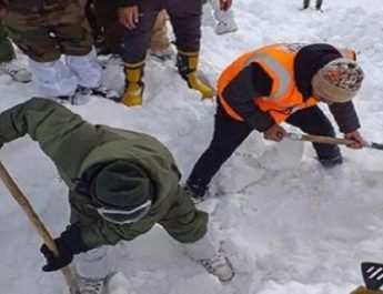 जम्मू-कश्मीर में हिमस्खलन, 4 जवान शहीद, एक लापता 3 Hello Uttarakhand News »