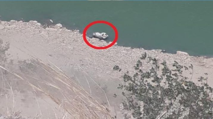 उत्तराखंड: गहरी खाई में गिरा वाहन, बच्ची समेत पांच लोगों की दर्दनाक मौत, एक घायल 1 Hello Uttarakhand News »