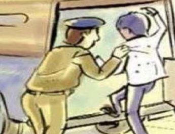 देहरादून: युवक परिजनों व पड़ोसियों से कर रहा था लडाई, पुलिस के समझाने पर नहीं समझा तो.. 2 Hello Uttarakhand News »