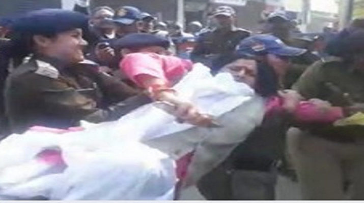 कांग्रेस कार्यकर्ताओं ने मदन कौशिक के खिलाफ किया प्रदर्शन, कहा शराब माफियाओं को... 1 Hello Uttarakhand News »