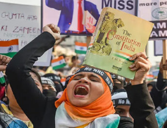 CAA को लेकर मुंबई में प्रदर्शन, 200 महिलाओं के खिलाफ केस दर्ज, आज गिरफ्तारी!. 4 Hello Uttarakhand News »