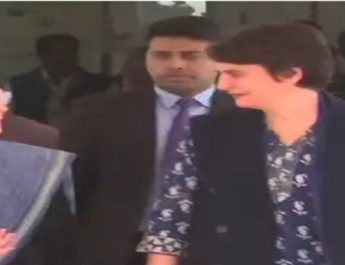 दिल्ली चुनाव: बेटी प्रियंका के साथ वोट देने पहुंची सोनिया गांधी 3 Hello Uttarakhand News »