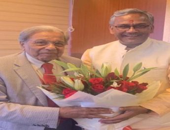 मुख्यमंत्री त्रिवेन्द्र सिंह रावत ने वित्त आयोग अध्यक्ष से की भेंट, लम्बित मांगो को मिली स्वीकृति 4 Hello Uttarakhand News »