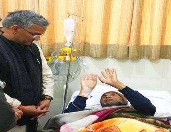 सीएम त्रिवेंद्र रावत पहुंचे अस्पताल, यूपी के मुख्यमंत्री योगी आदित्यनाथ के पिता का जाना हाल 2 Hello Uttarakhand News »