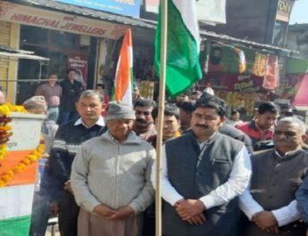 पुलवामा हमले में शहीद सैनिकों को फूल अर्पित कर दी गई श्रद्धांजलि 3 Hello Uttarakhand News »